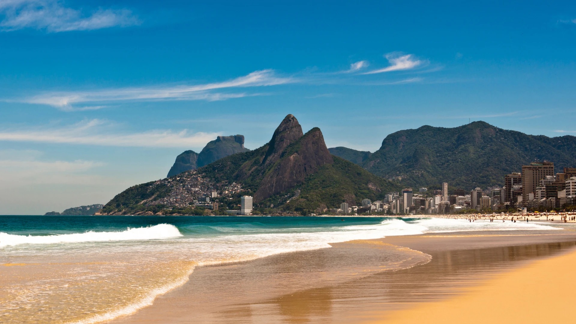 Praia de Ipanema e Morro Dois Irmãos, no Rio de Janeiro