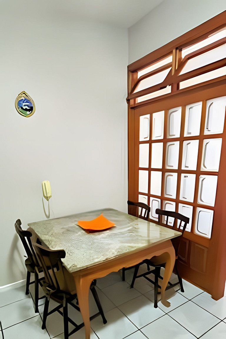 Apartamento Pé na Areia com 2 Quartos e Ar