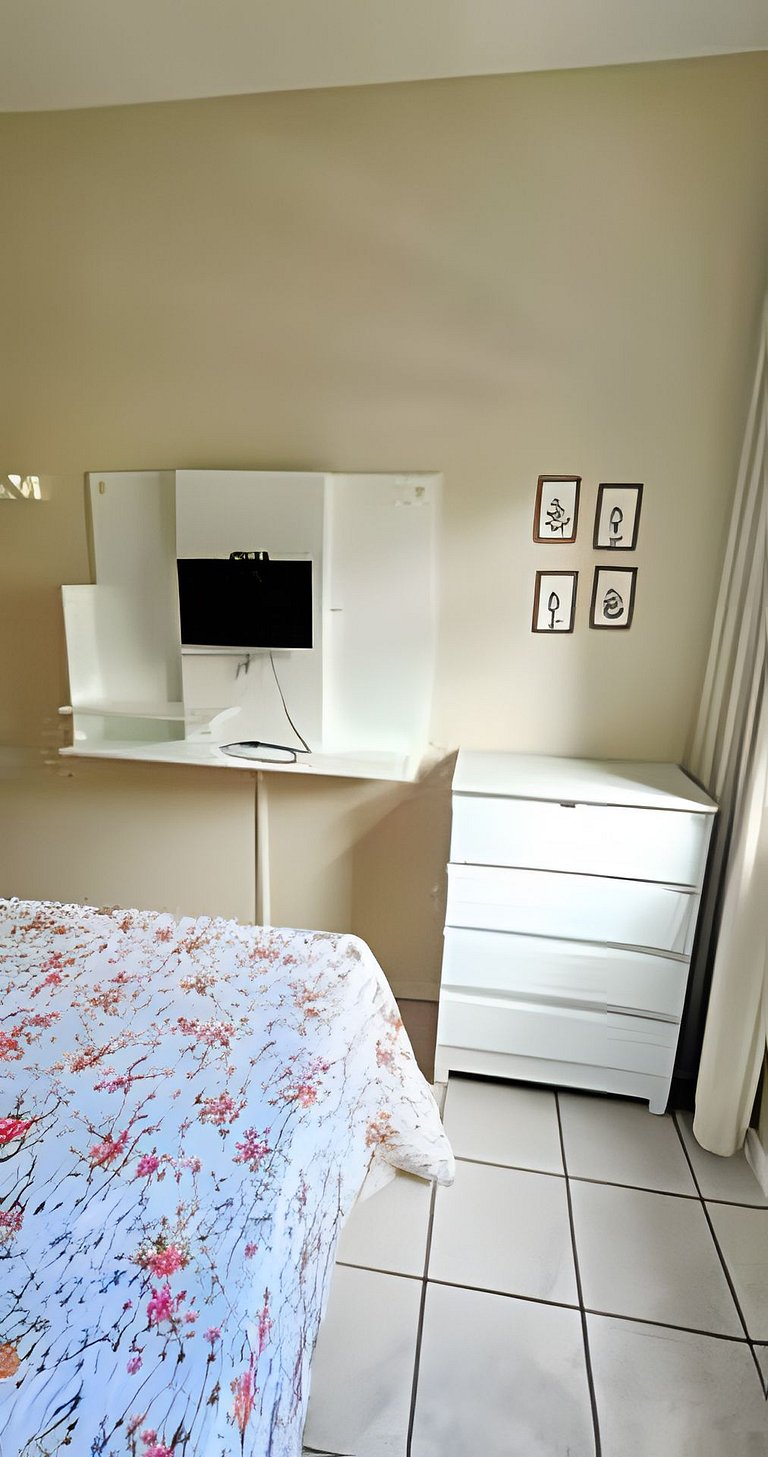 Apartamento Pé na Areia com 2 Quartos e Ar