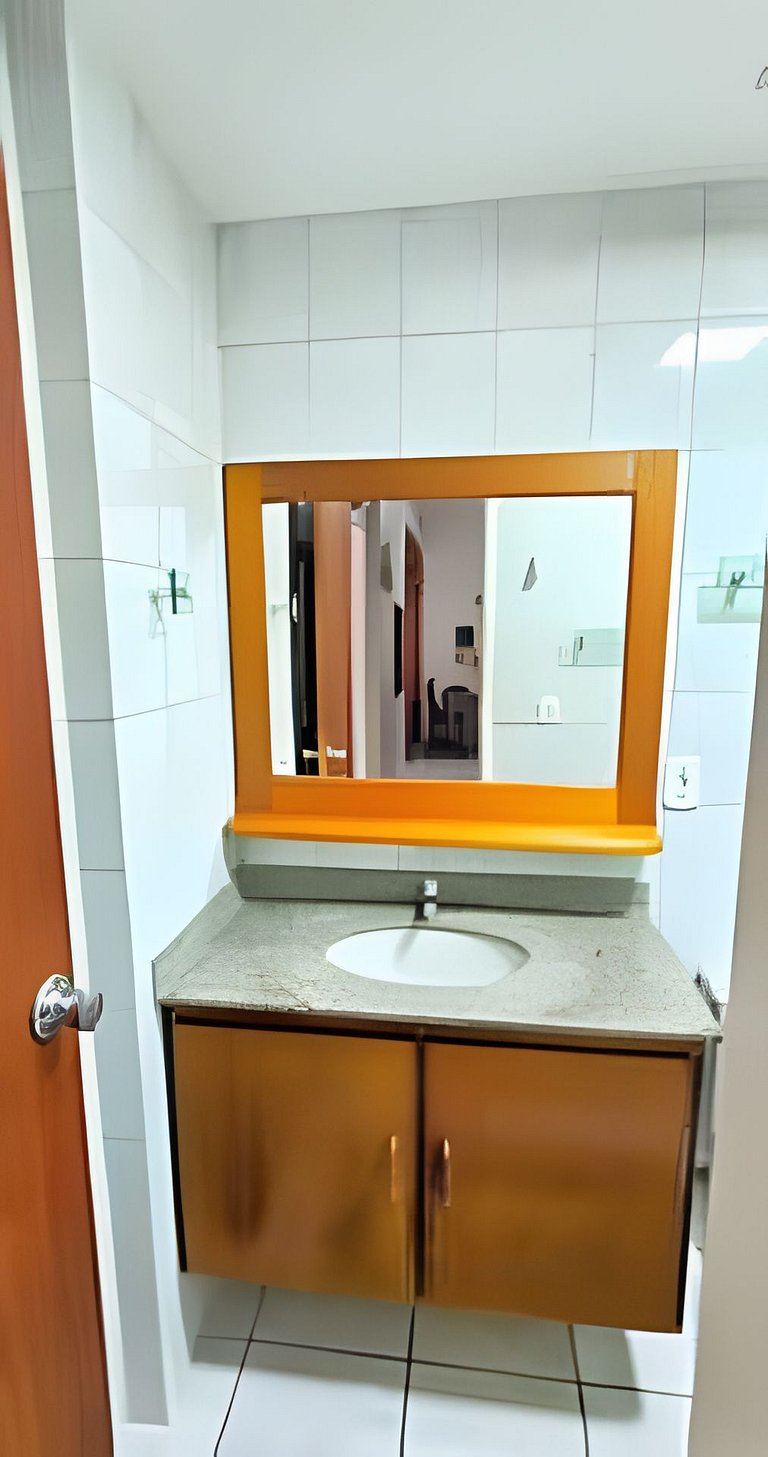 Apartamento Pé na Areia com 2 Quartos e Ar