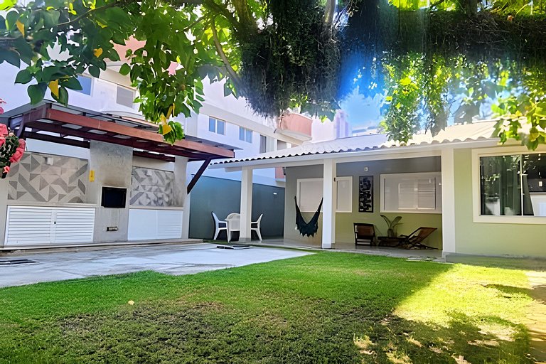 Casa Ampla - Conforto à 500m Praia do Forte