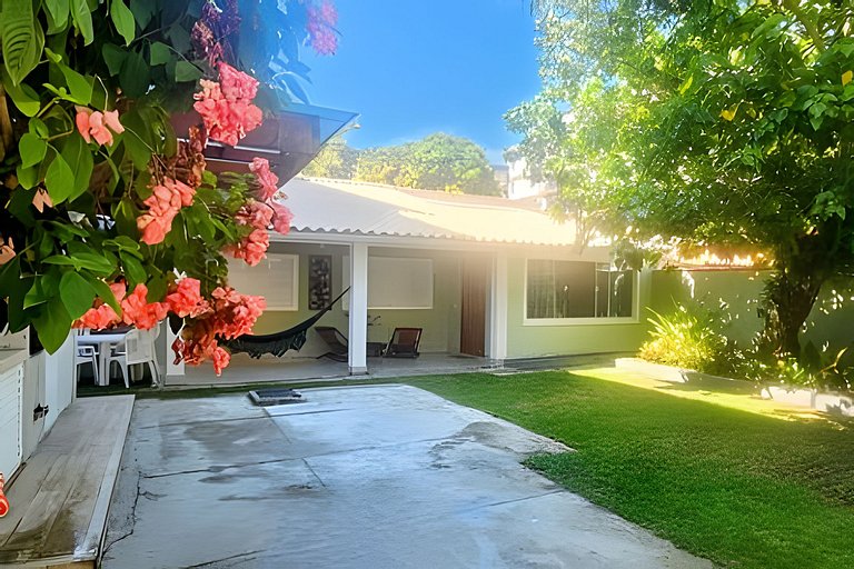 Casa Ampla - Conforto à 500m Praia do Forte